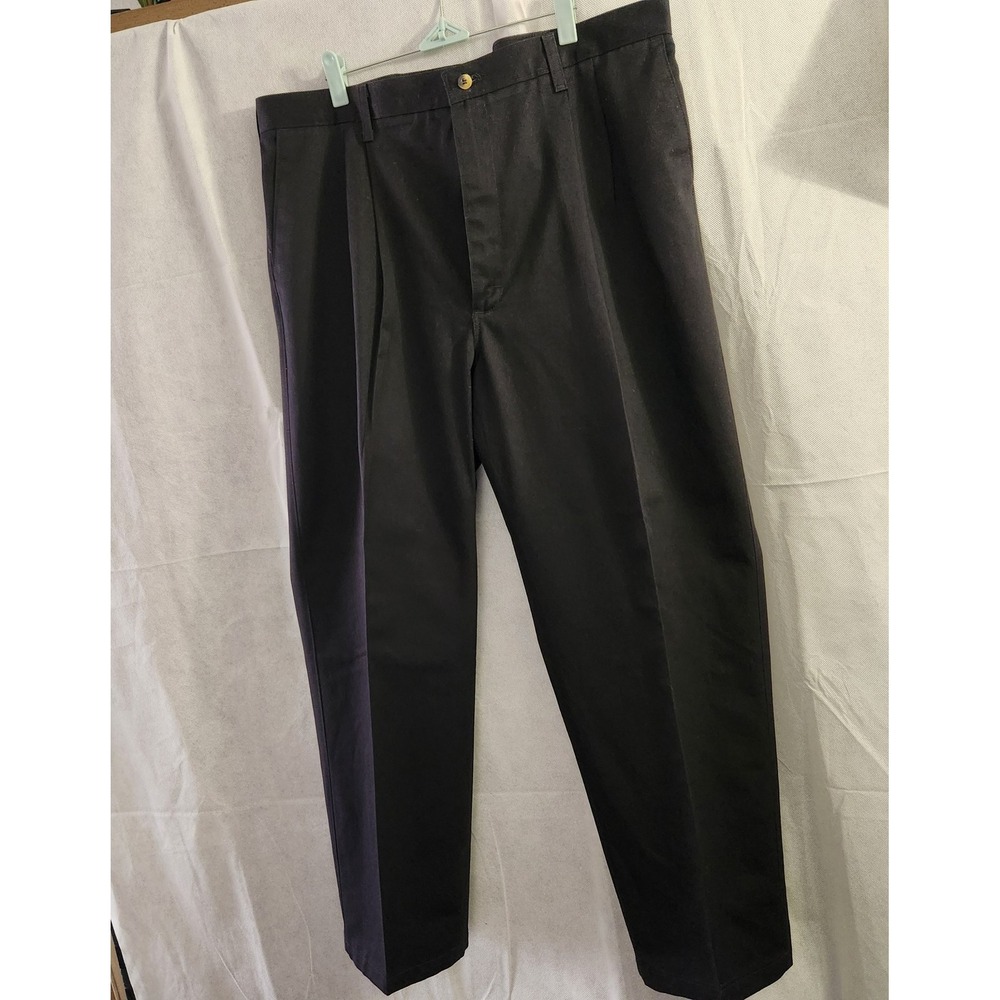 WRANGLER Ultimate Khaki Pants Mens 42x30 Navy Classic Fit Pleated Front Non Iron